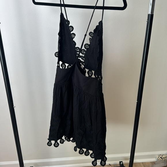 HONEY PUNCH Black Boho Crochet Lace Cutout Festival Mini Dress Size Small - Picture 6 of 9